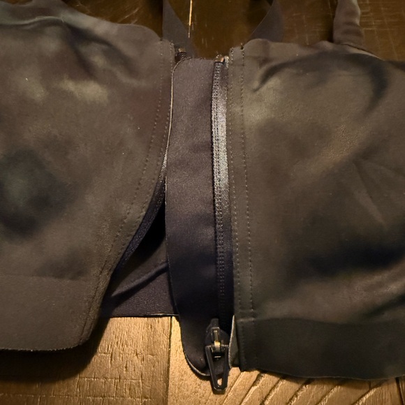 Victoria's Secret Knockout Navy and Grey / Light Blue Front Close Zip Sports Bra - Picture 3 of 8